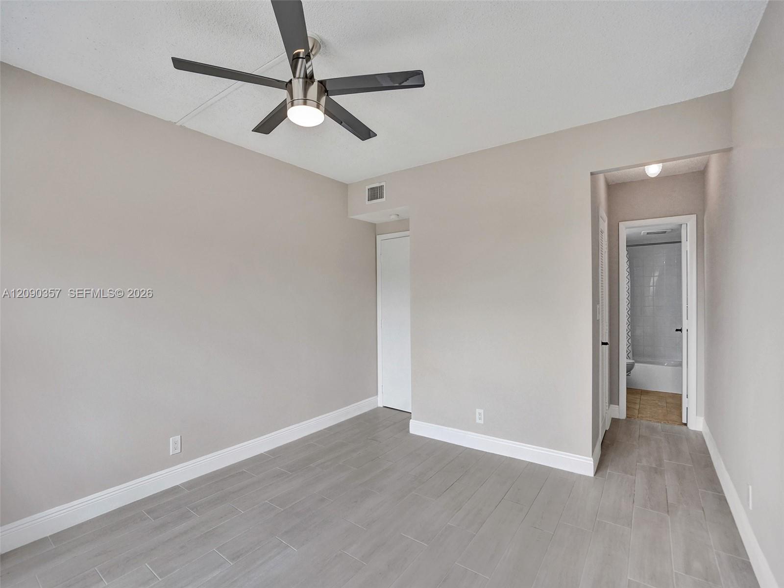 400 N Riverside Drive 303 Property Photo 21