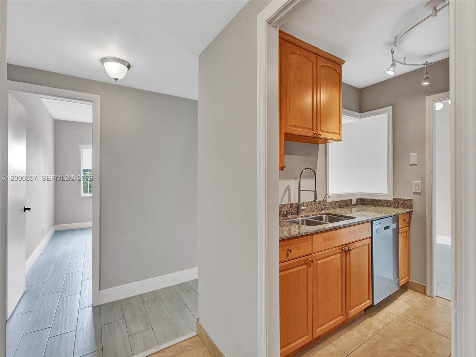 400 N Riverside Drive 303 Property Photo 29