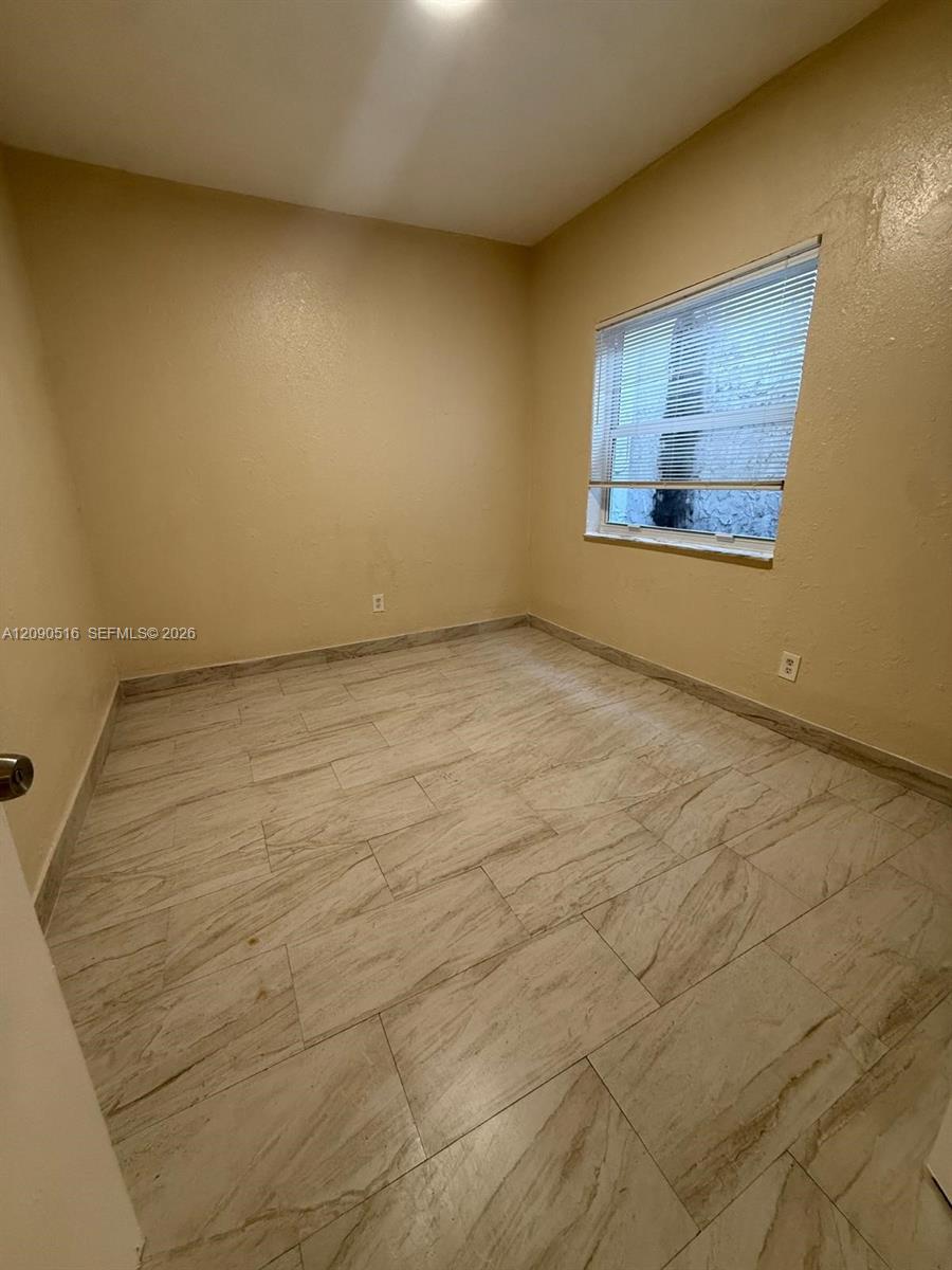 285 Nw 44th Street 3 Property Photo 9
