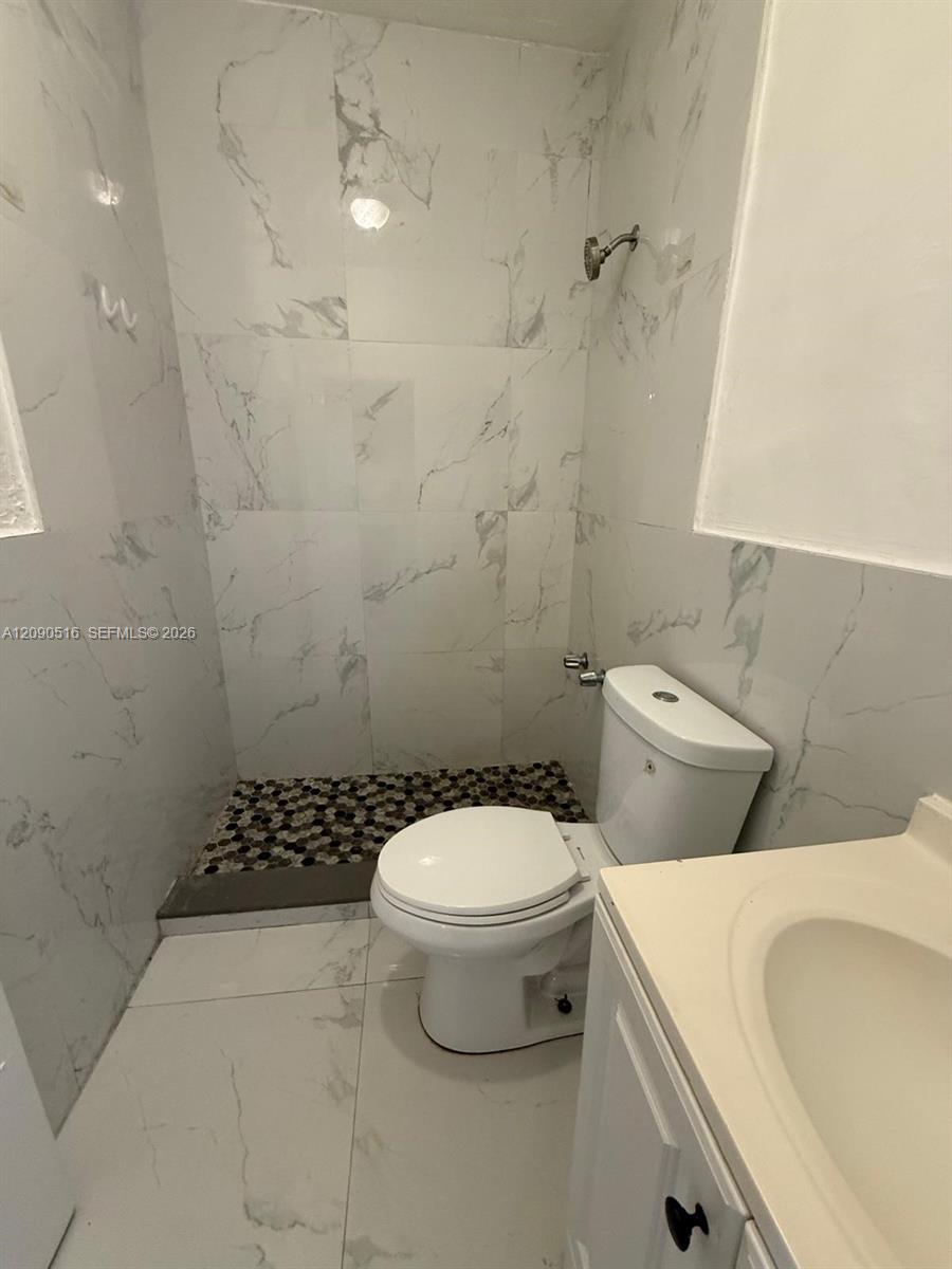 285 Nw 44th Street 3 Property Photo 10