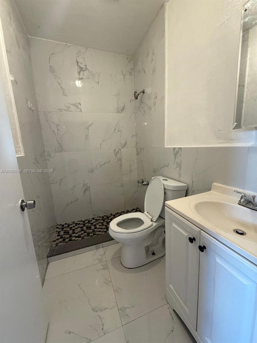 285 Nw 44th Street 3 Property Photo 11