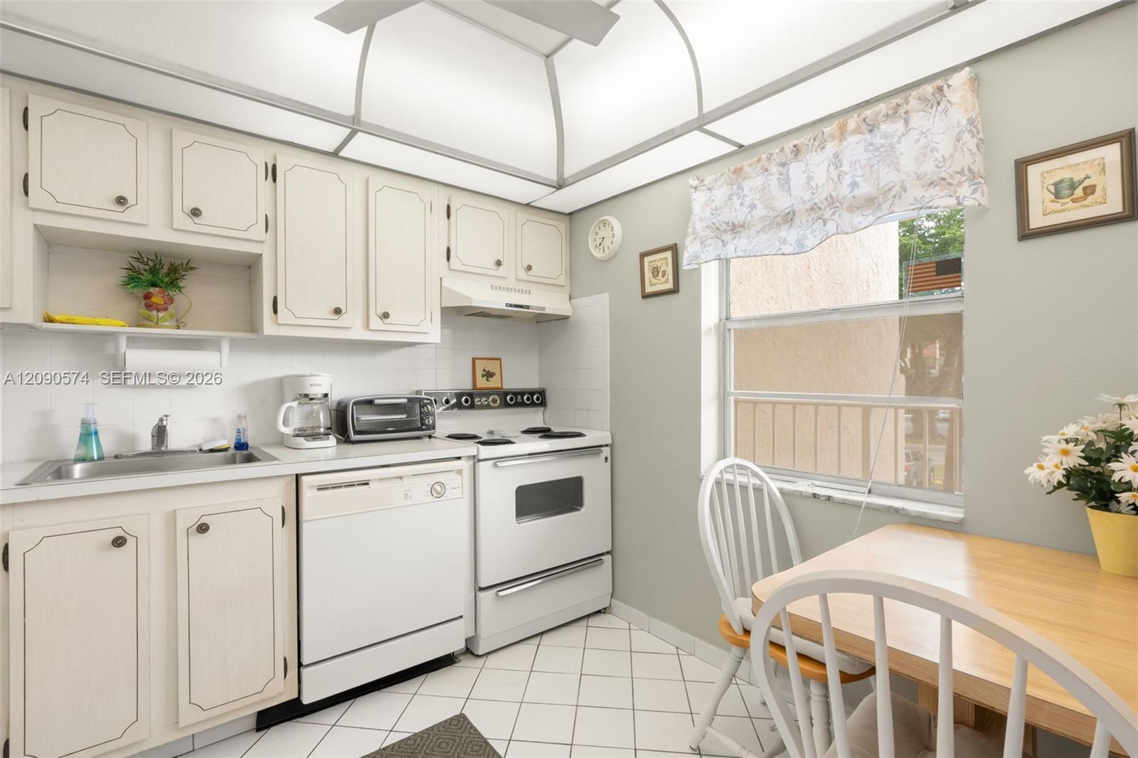 1040 Country Club Drive 208 Property Photo 6