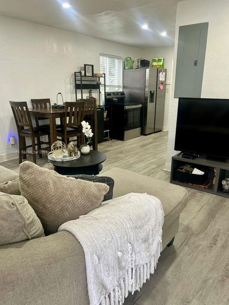 A12090583 Property Photo 5