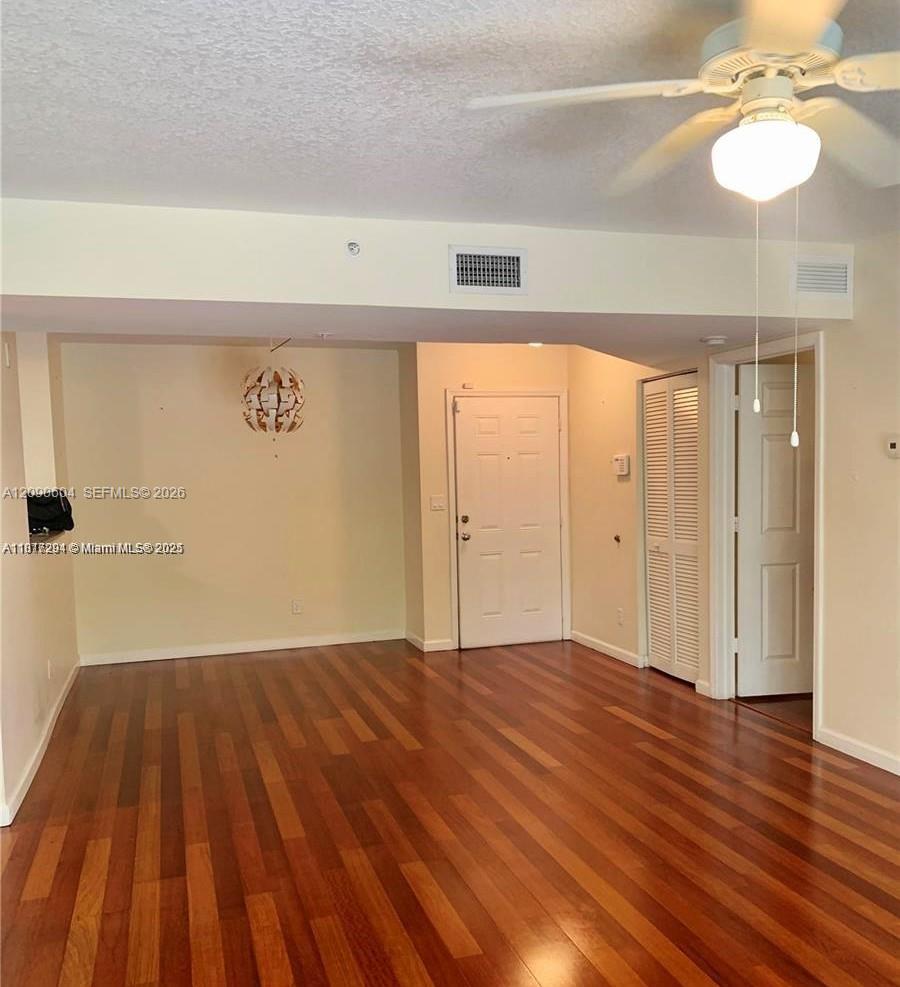 509 E Sheridan Street 1073 Property Photo 1