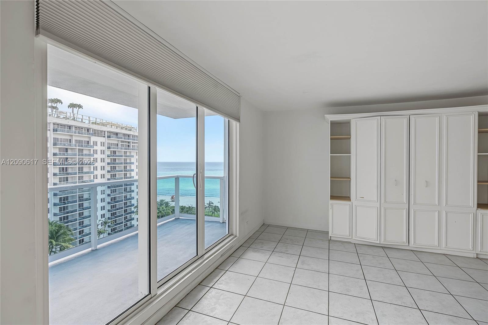 2301 Collins Avenue 1420 Property Photo 4