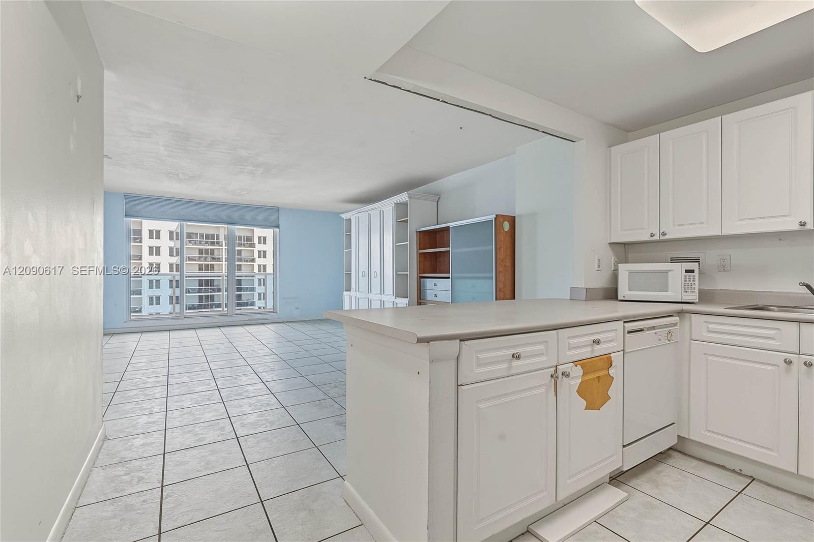 2301 Collins Avenue 1420 Property Photo 5