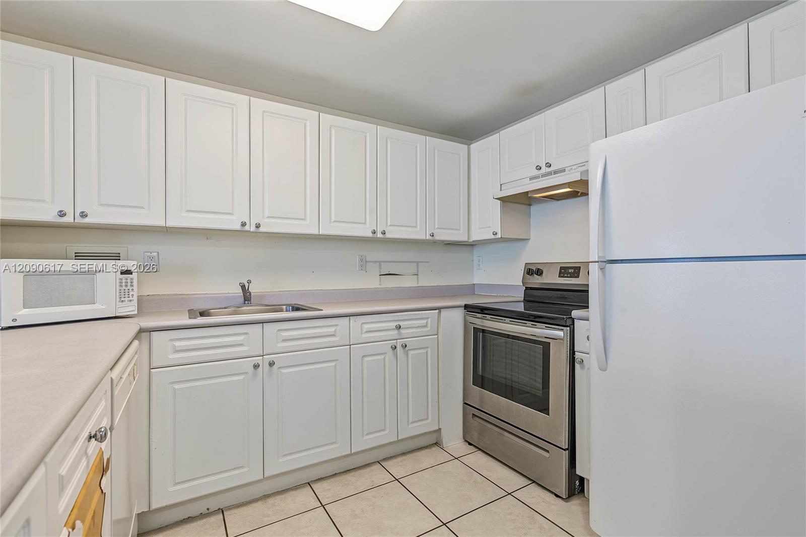 2301 Collins Avenue 1420 Property Photo 7