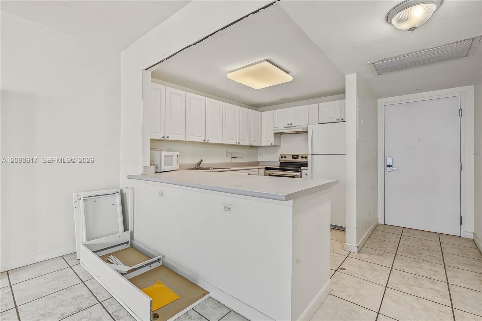 2301 Collins Avenue 1420 Property Photo 8