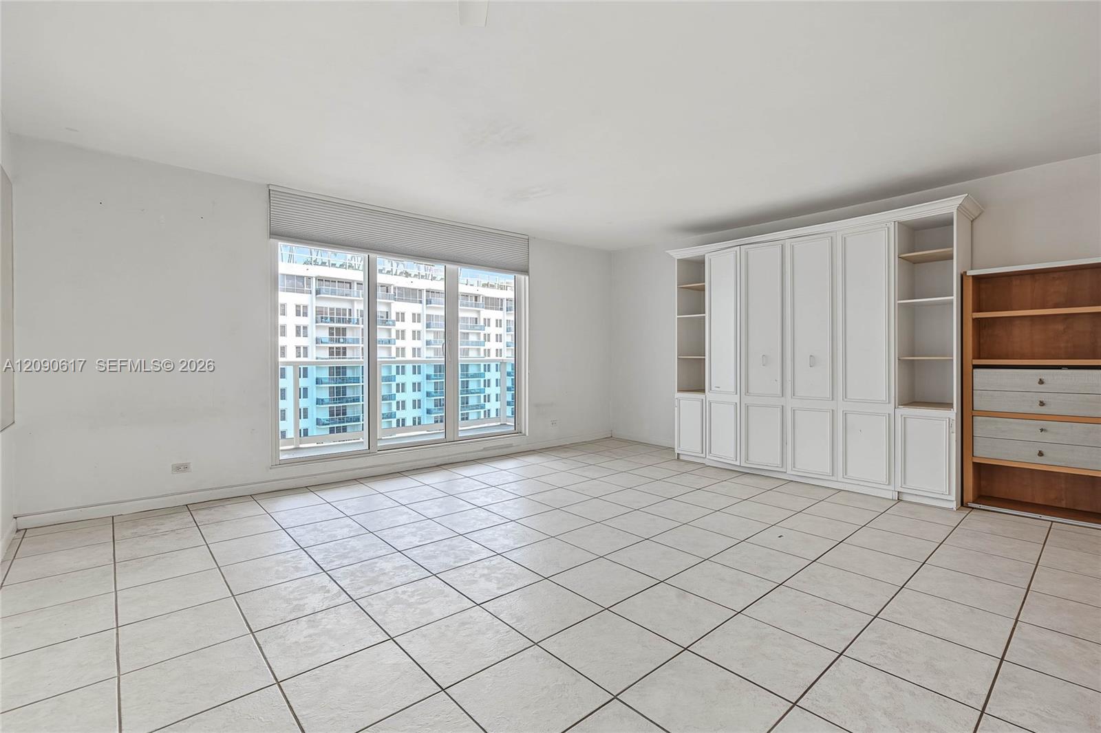 2301 Collins Avenue 1420 Property Photo 11