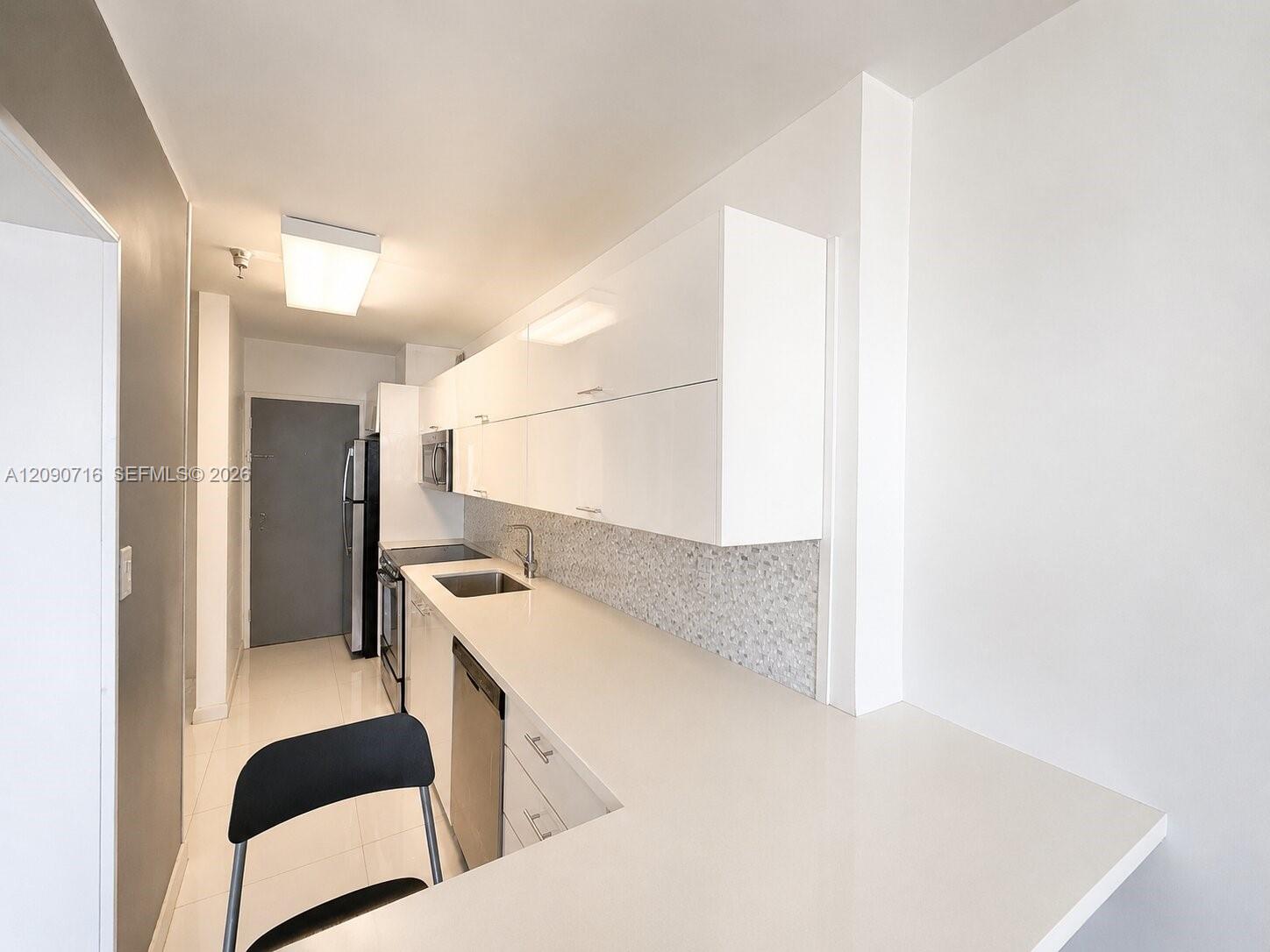 A12090716 Property Photo 3