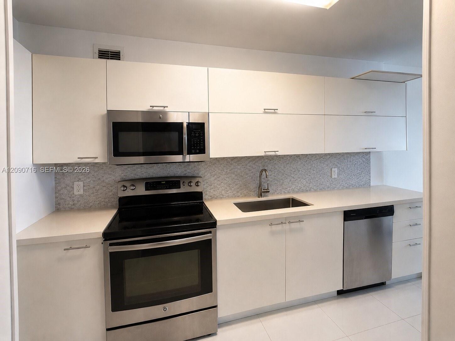 A12090716 Property Photo 5