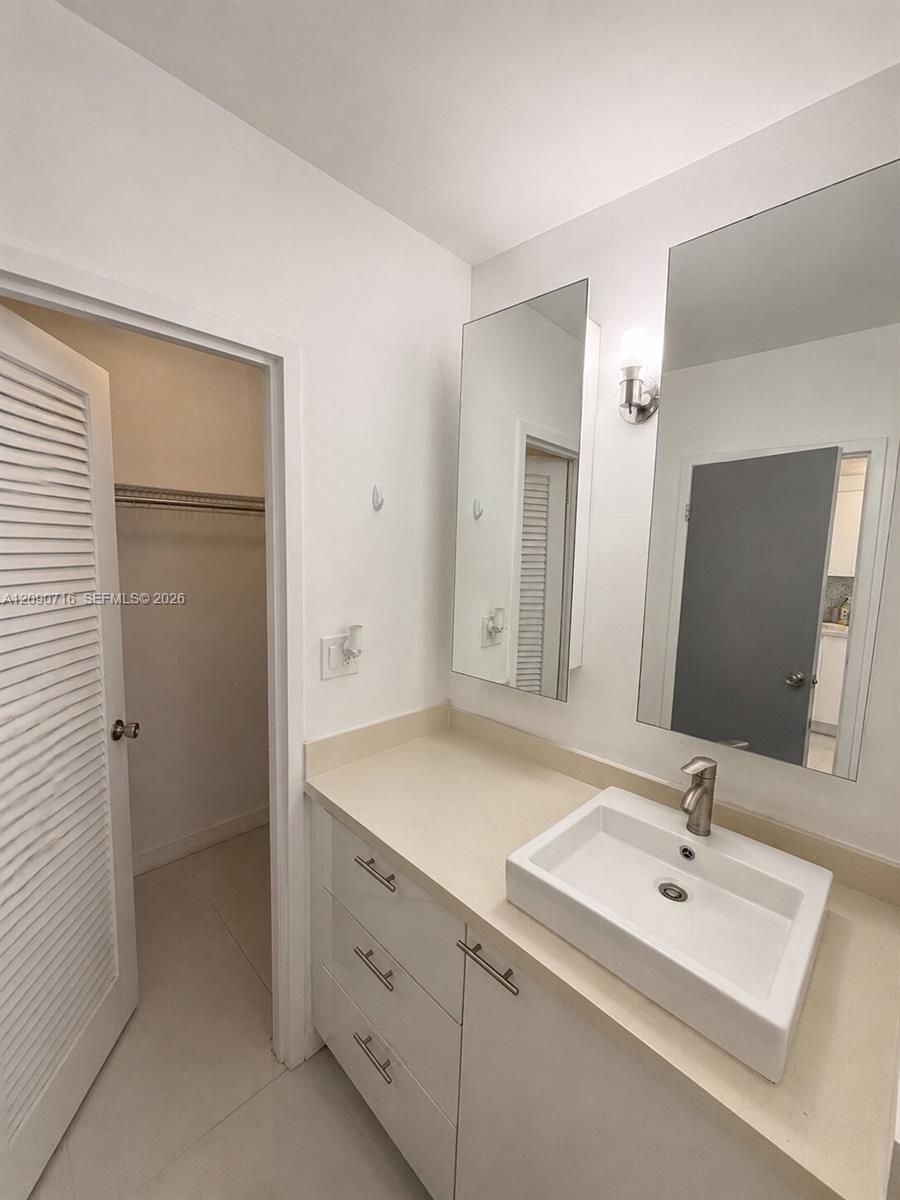 A12090716 Property Photo 8