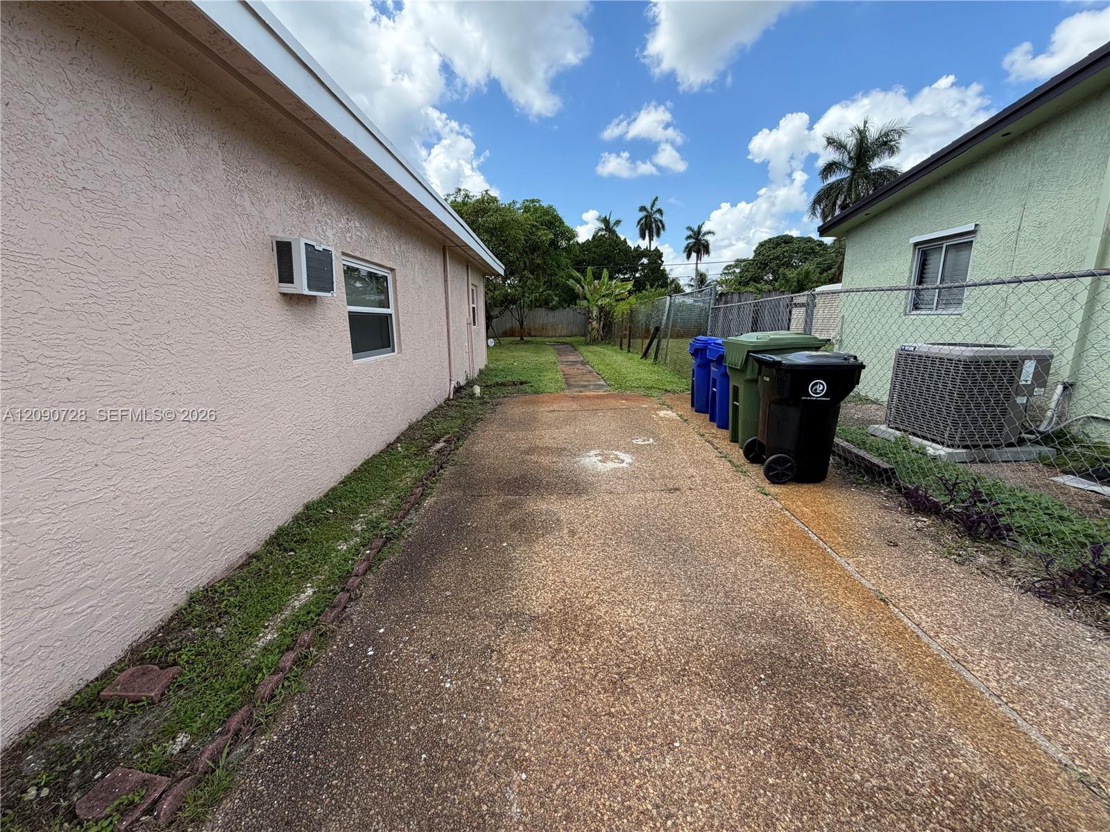 A12090728 Property Photo 16