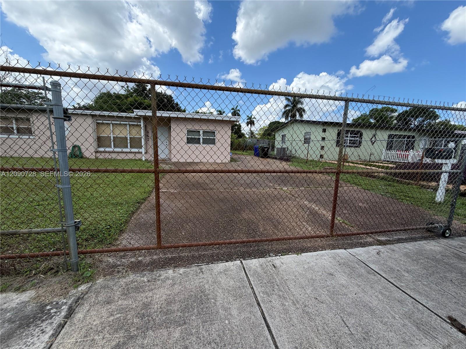 A12090728 Property Photo 23