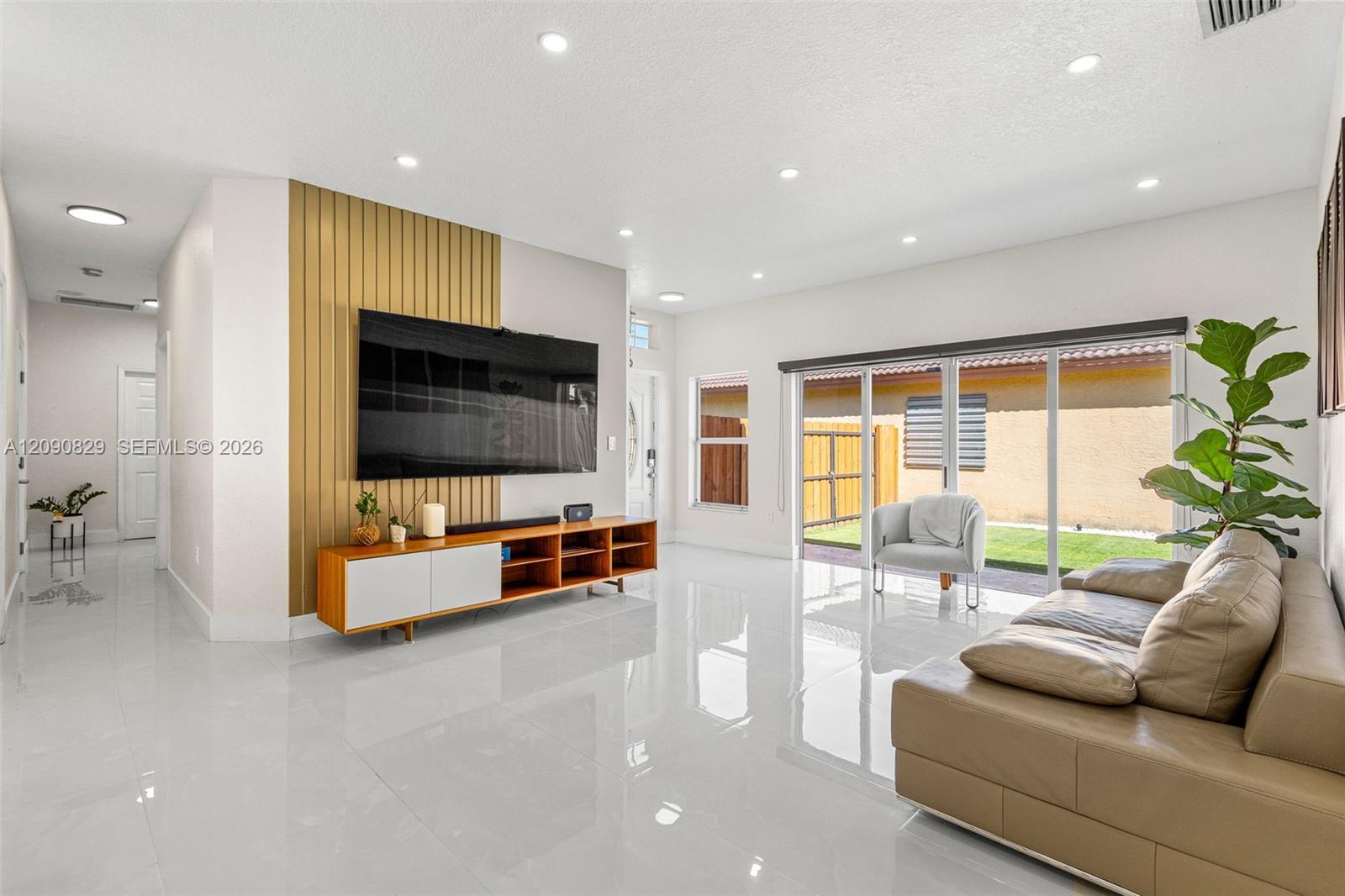 A12090829 Property Photo 2