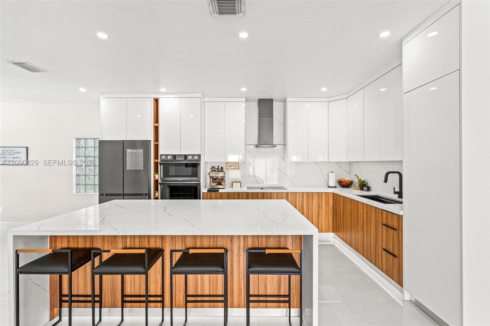 A12090829 Property Photo 3