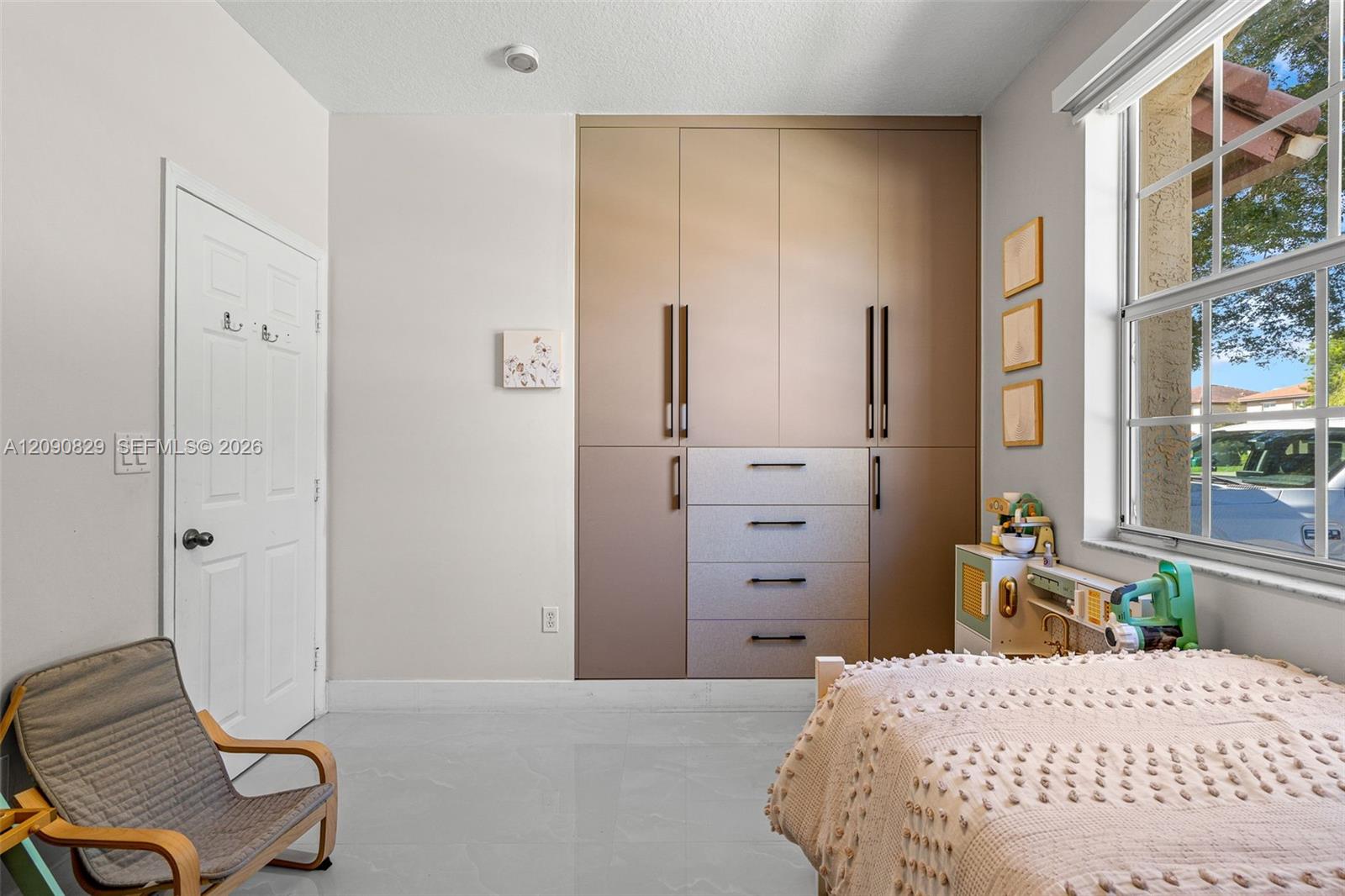 A12090829 Property Photo 11