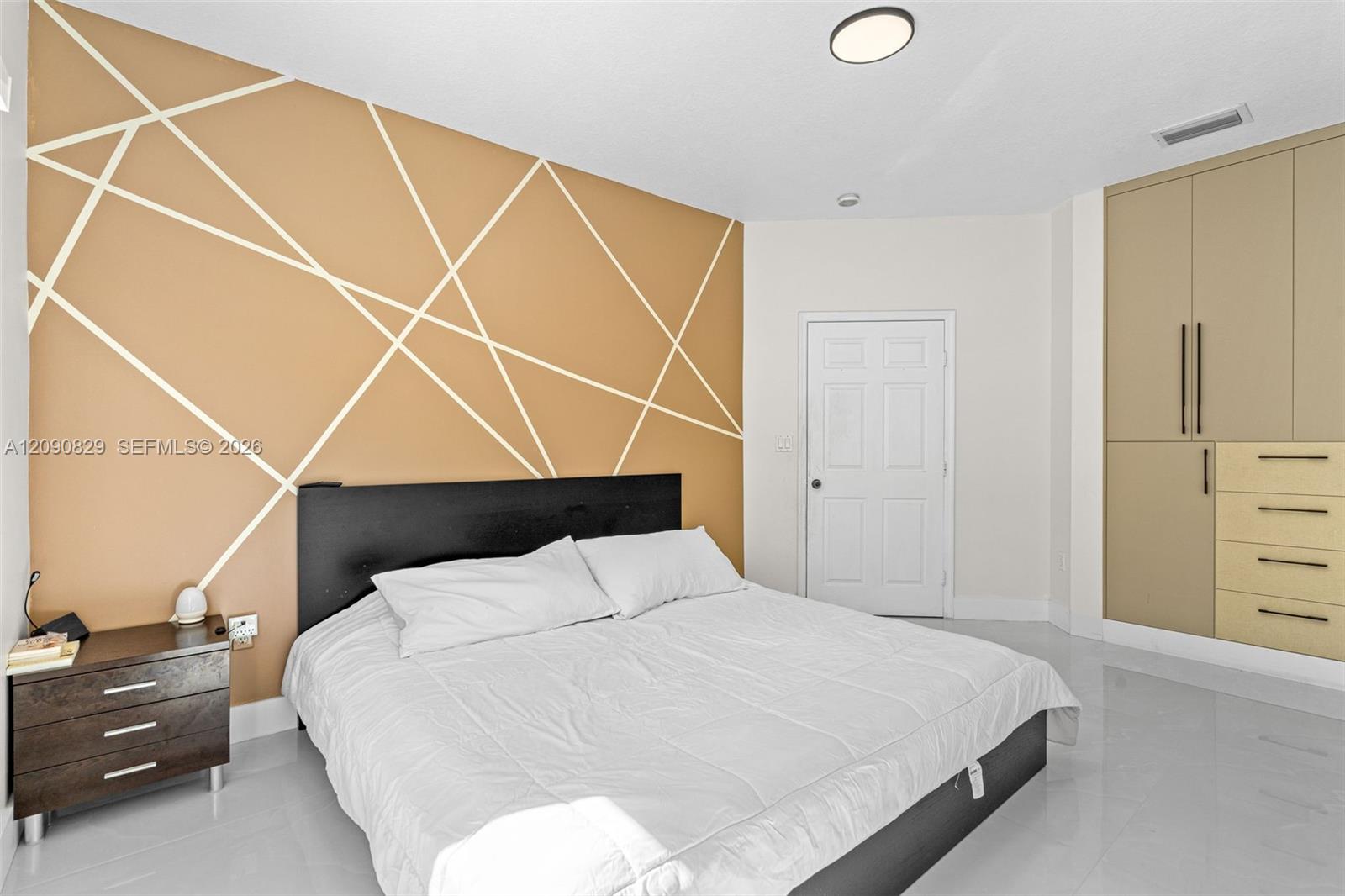 A12090829 Property Photo 18