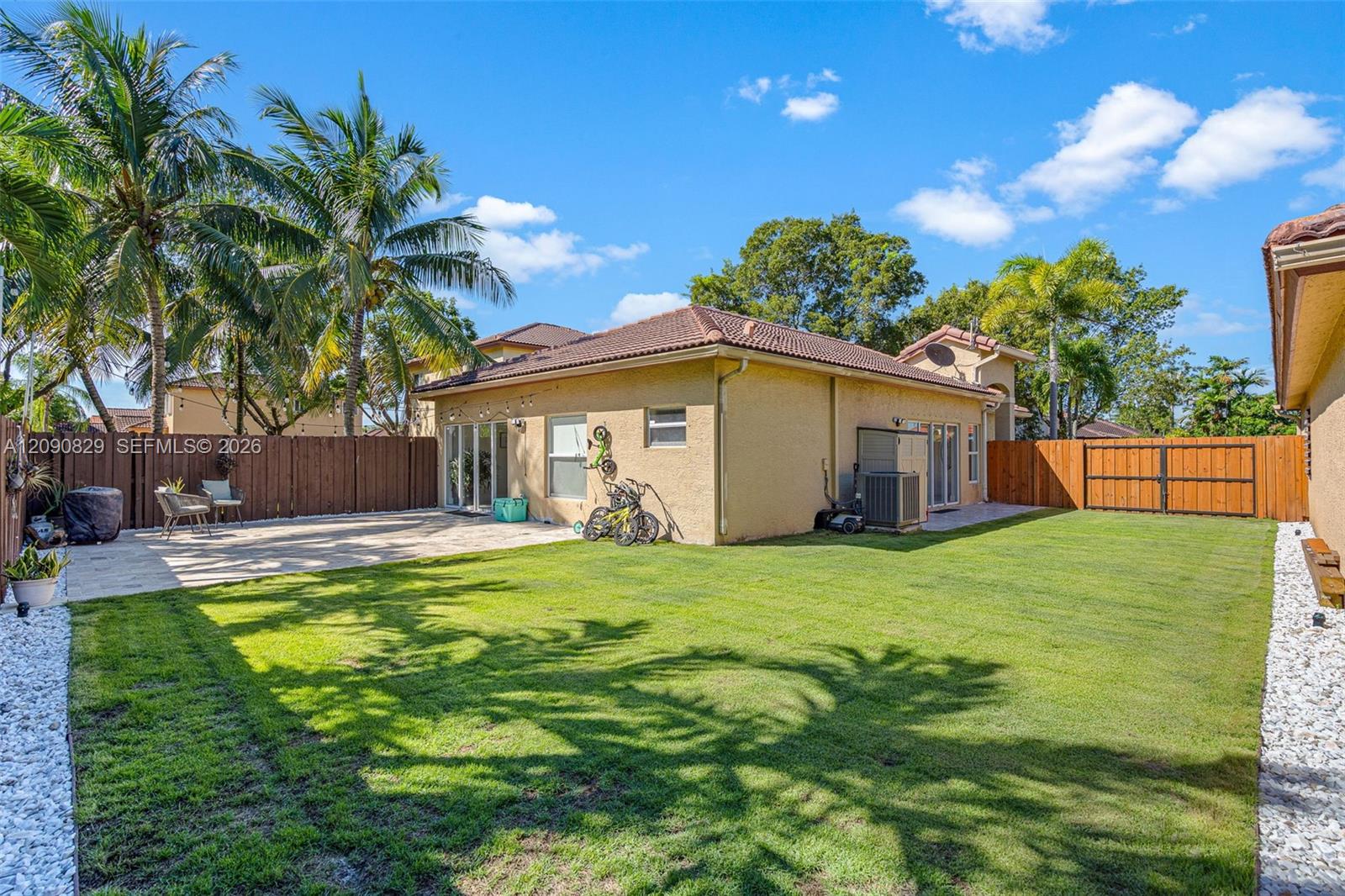 A12090829 Property Photo 23