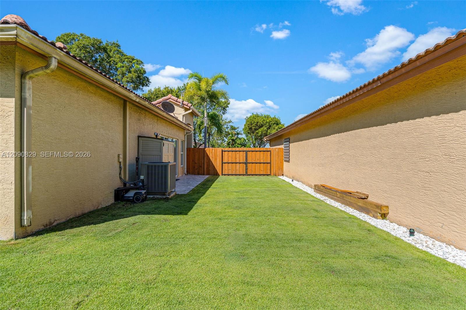 A12090829 Property Photo 24