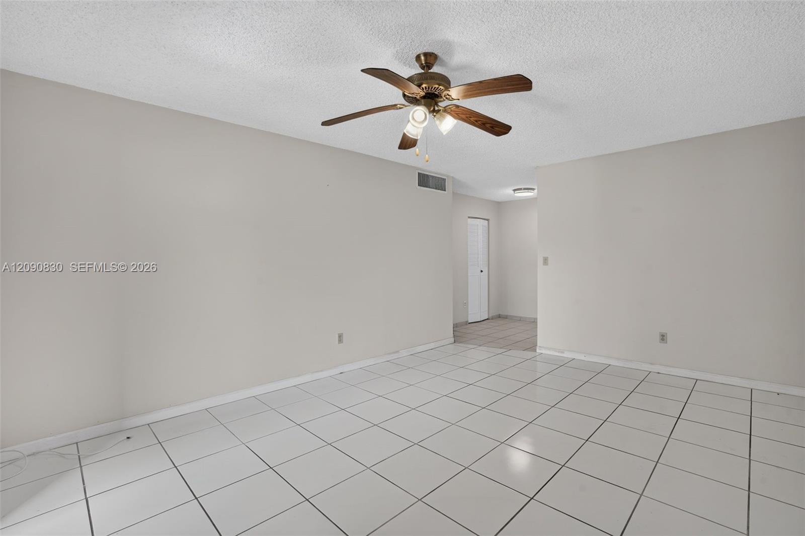 10786 N Kendall Drive D14 Property Photo 3