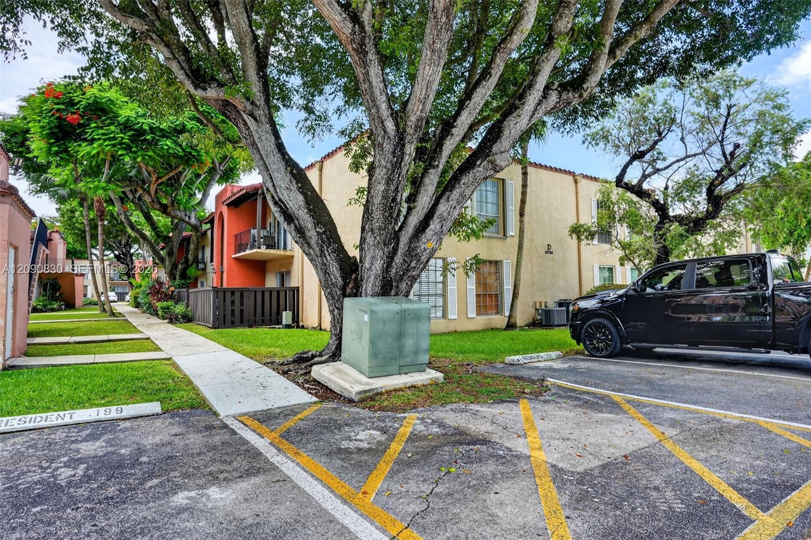 10786 N Kendall Drive D14 Property Photo 15