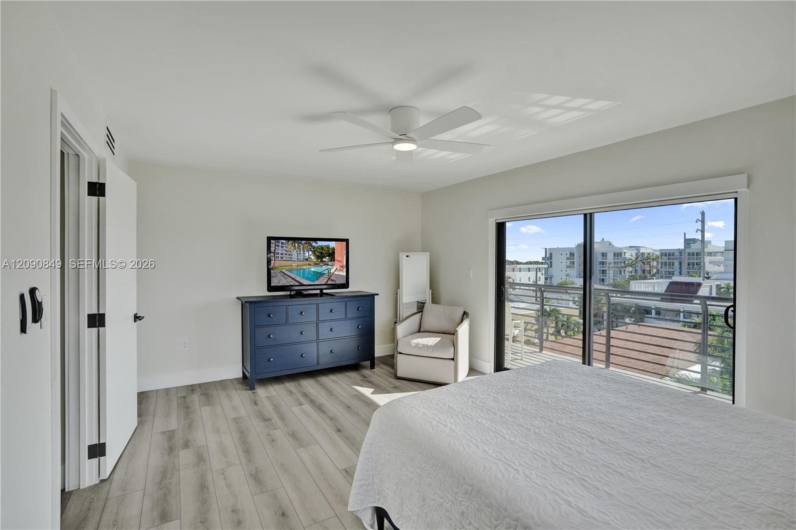 A12090849 Property Photo 10