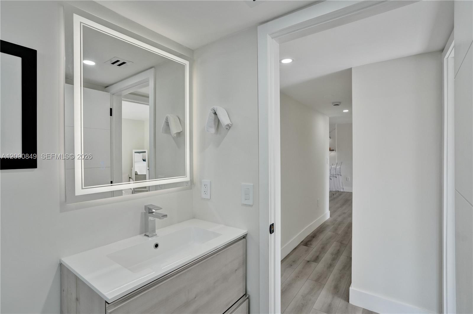 A12090849 Property Photo 11