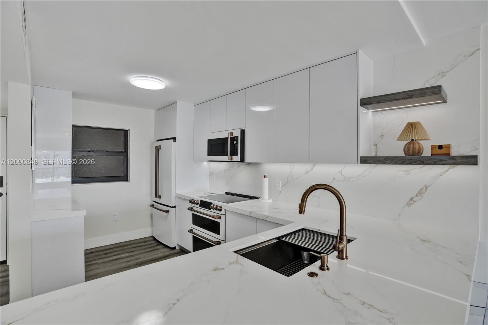 A12090849 Property Photo 17