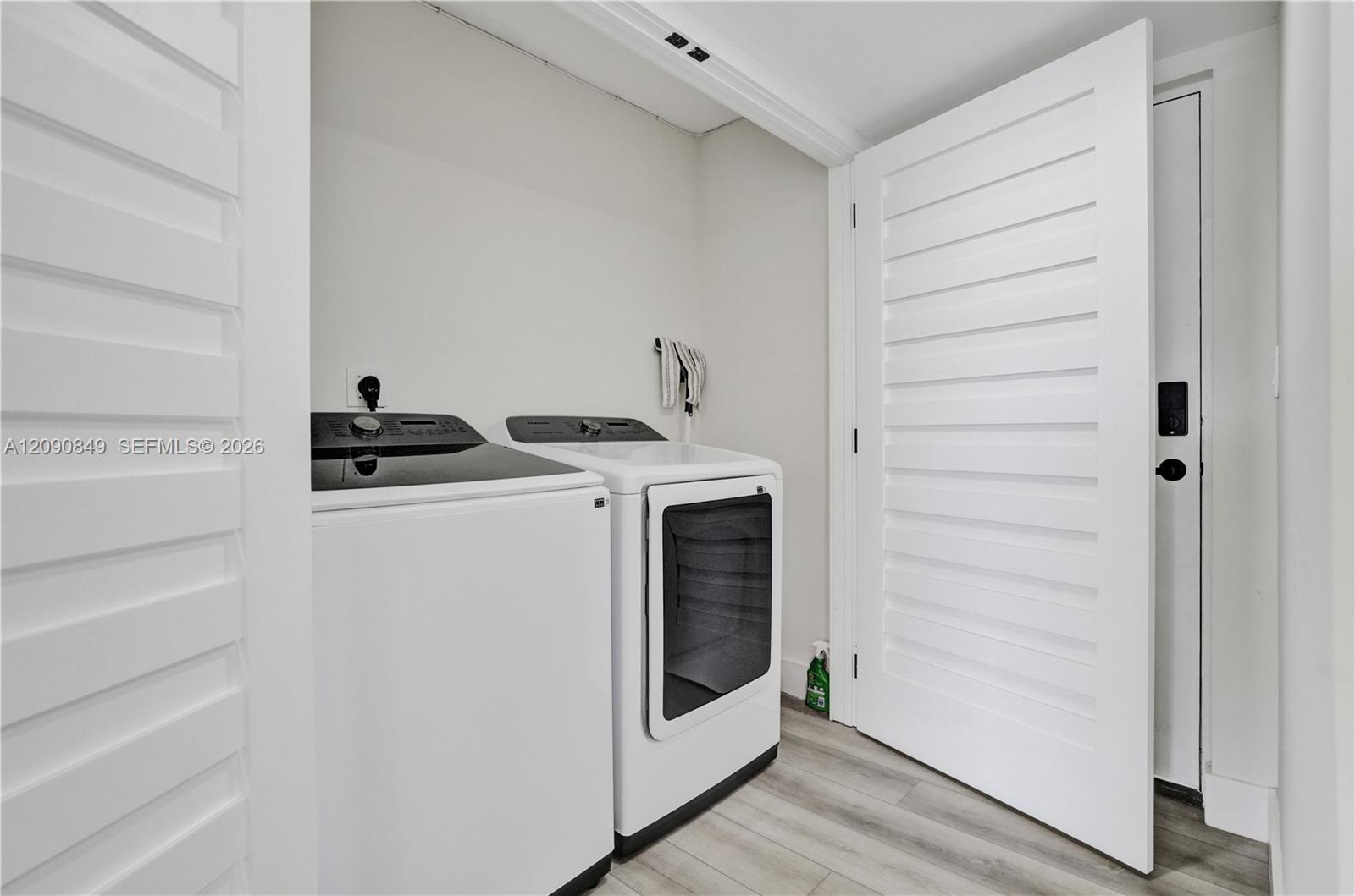 A12090849 Property Photo 18