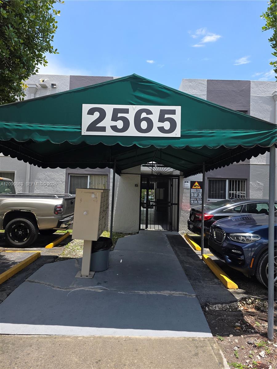 2565 W 56th Street 206