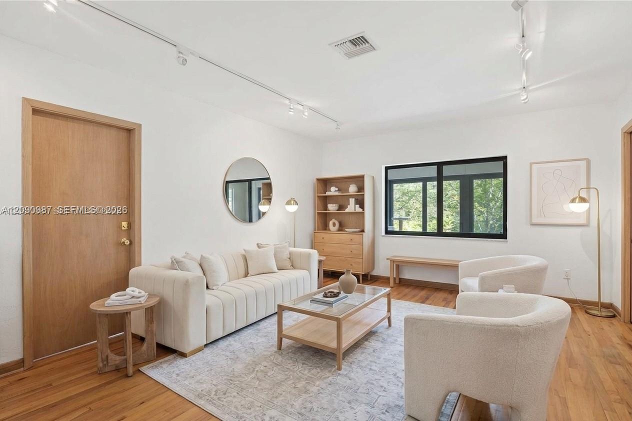 A12090987 Property Photo 4