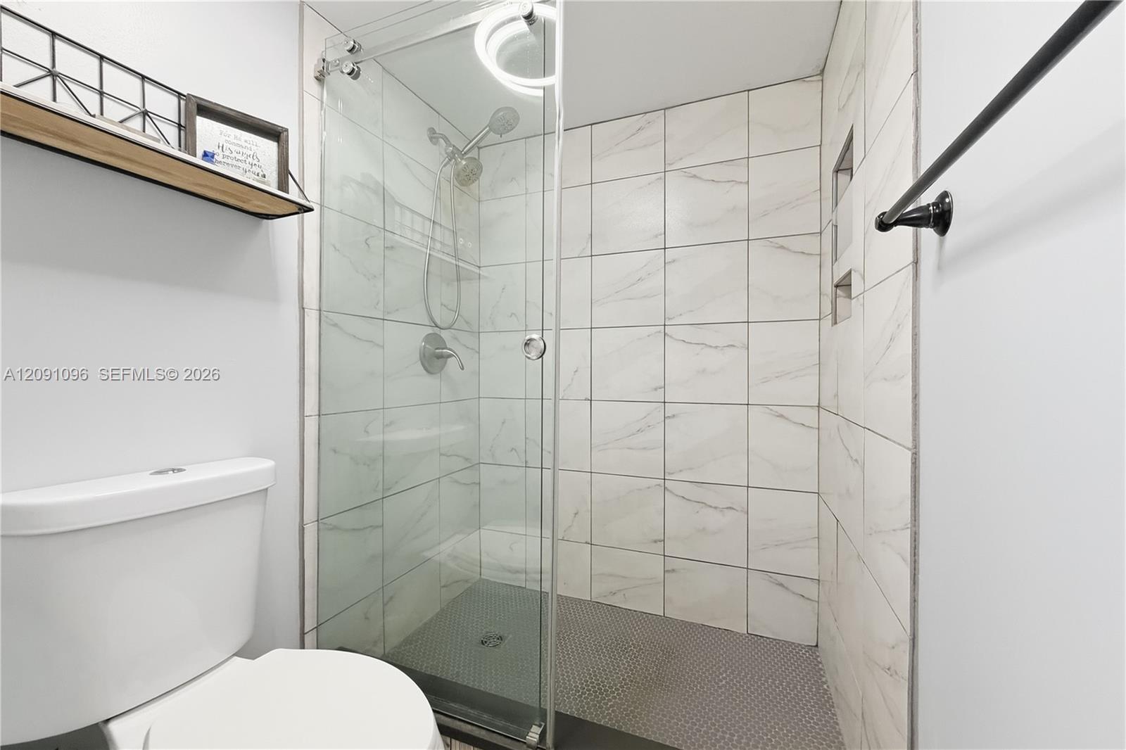 2160 White Pine Circle B Property Photo 18