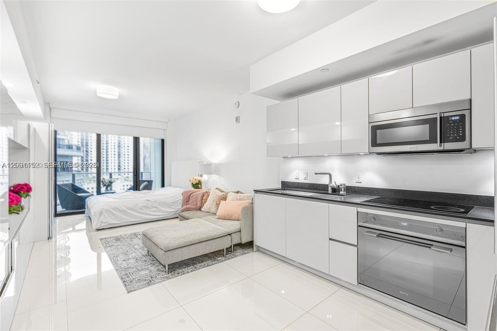 1010 Brickell Avenue 1710 Property Photo 3