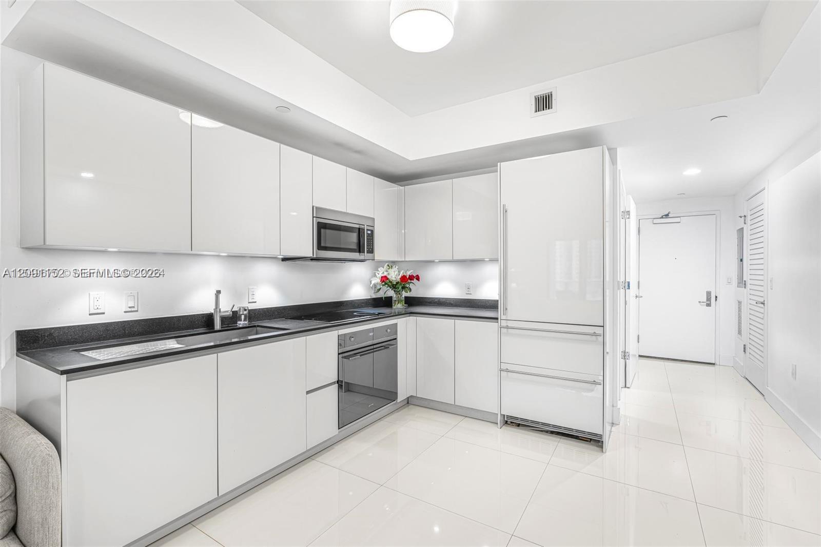 1010 Brickell Avenue 1710 Property Photo 4