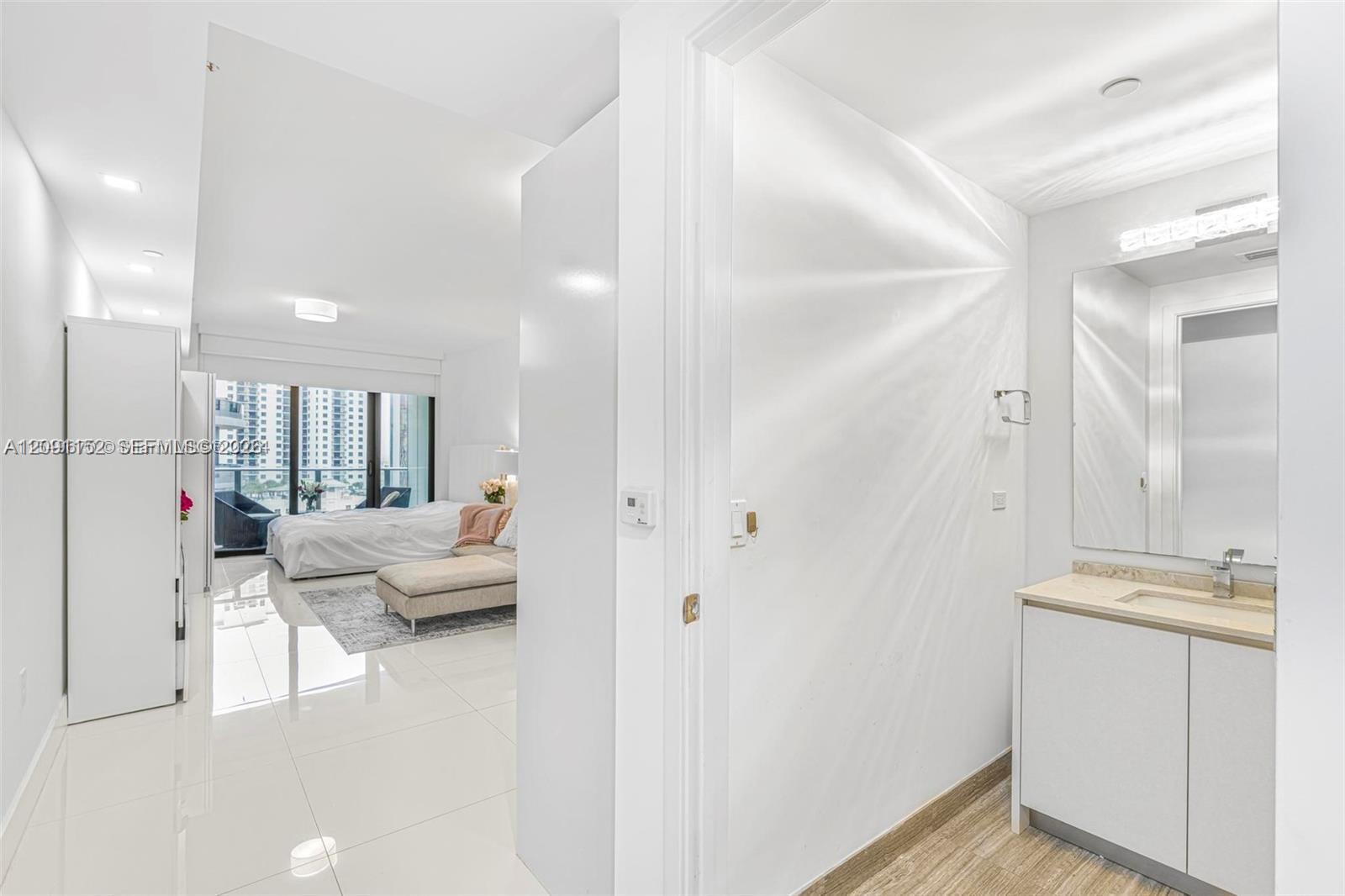 1010 Brickell Avenue 1710 Property Photo 5