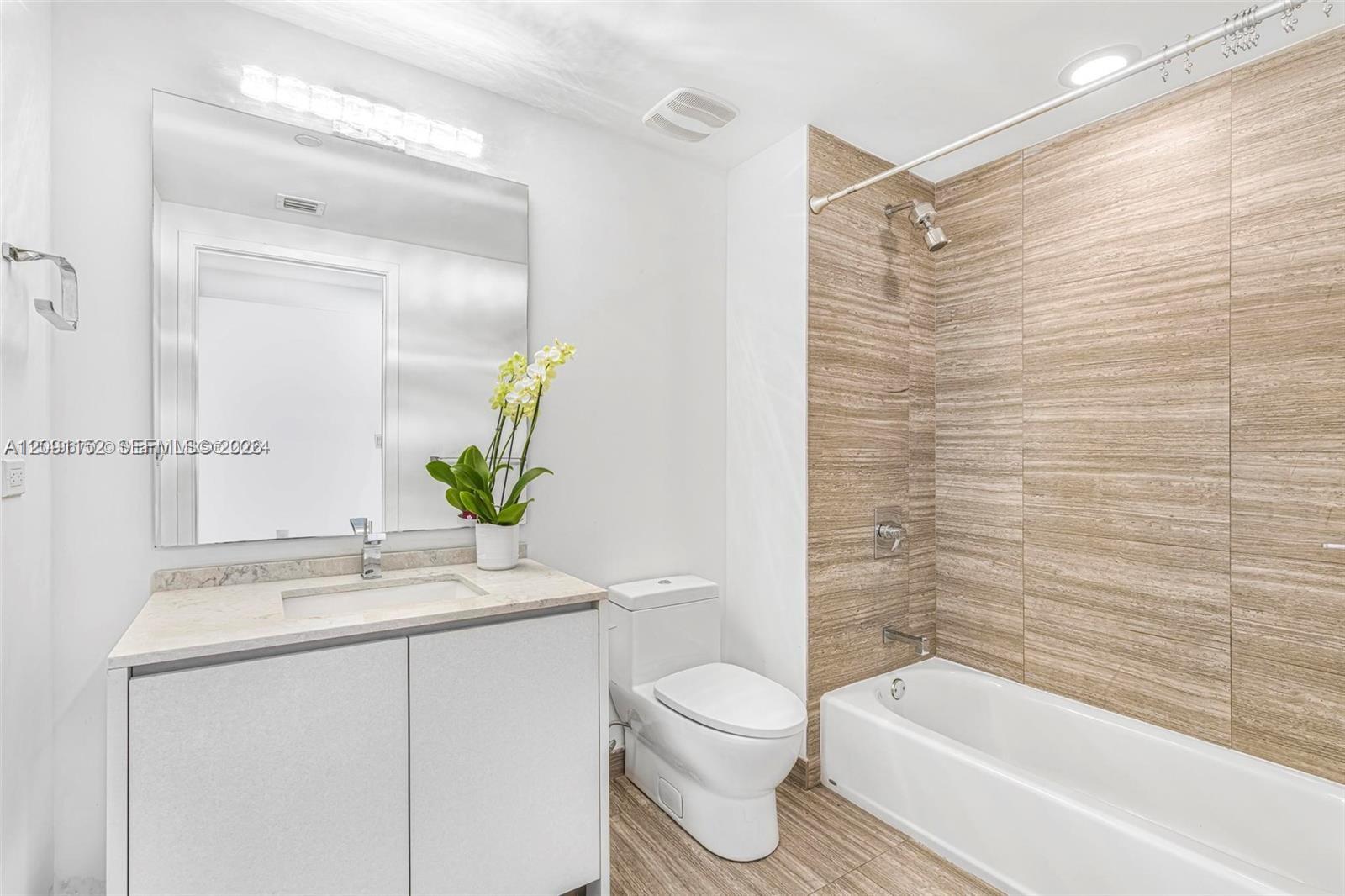 1010 Brickell Avenue 1710 Property Photo 6