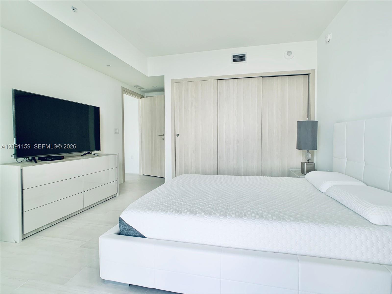 1000 Brickell Plaza 4504 Property Photo 9