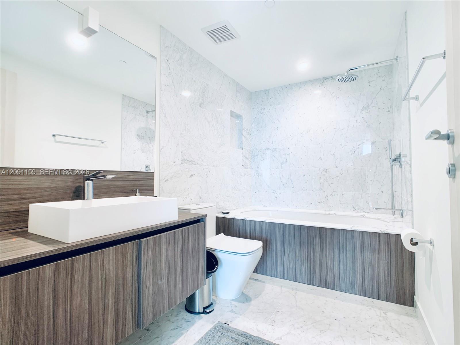 1000 Brickell Plaza 4504 Property Photo 10