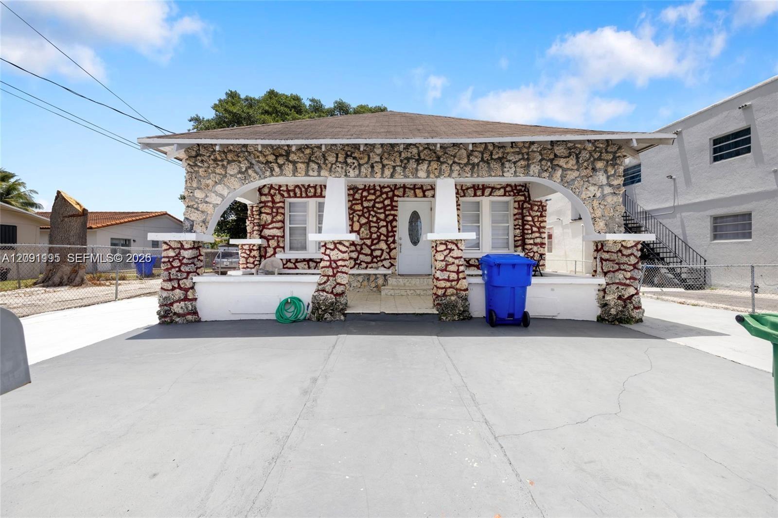 1922 NW 4th Street A Property Photo 1