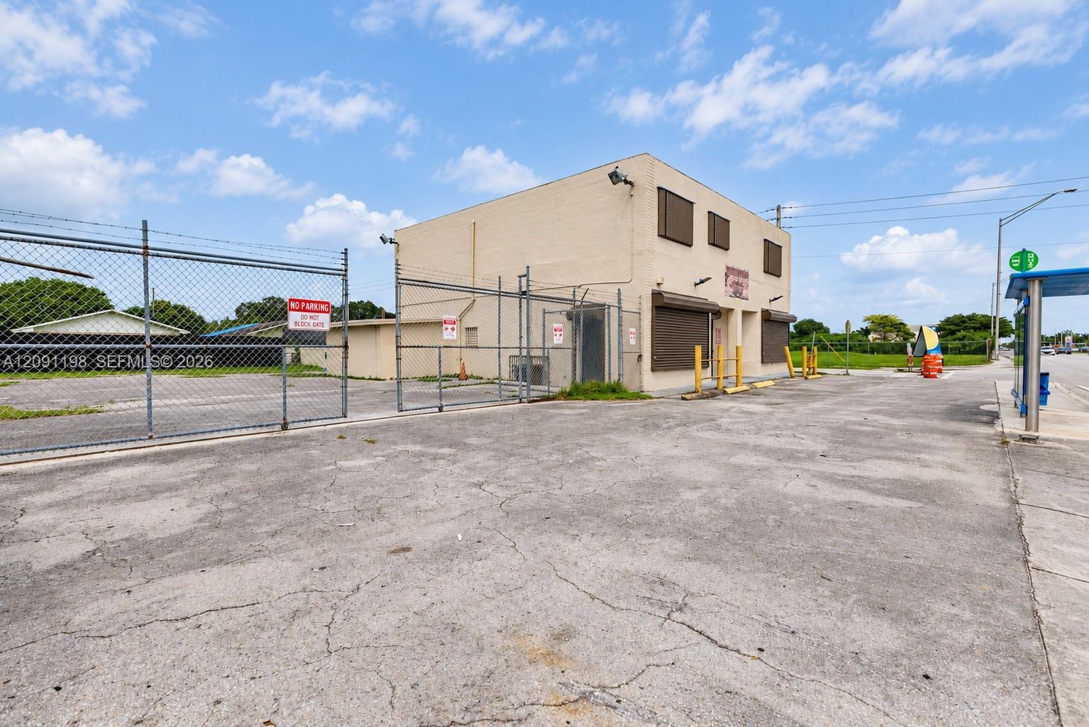 2401 Nw 79th Street Property Photo 3