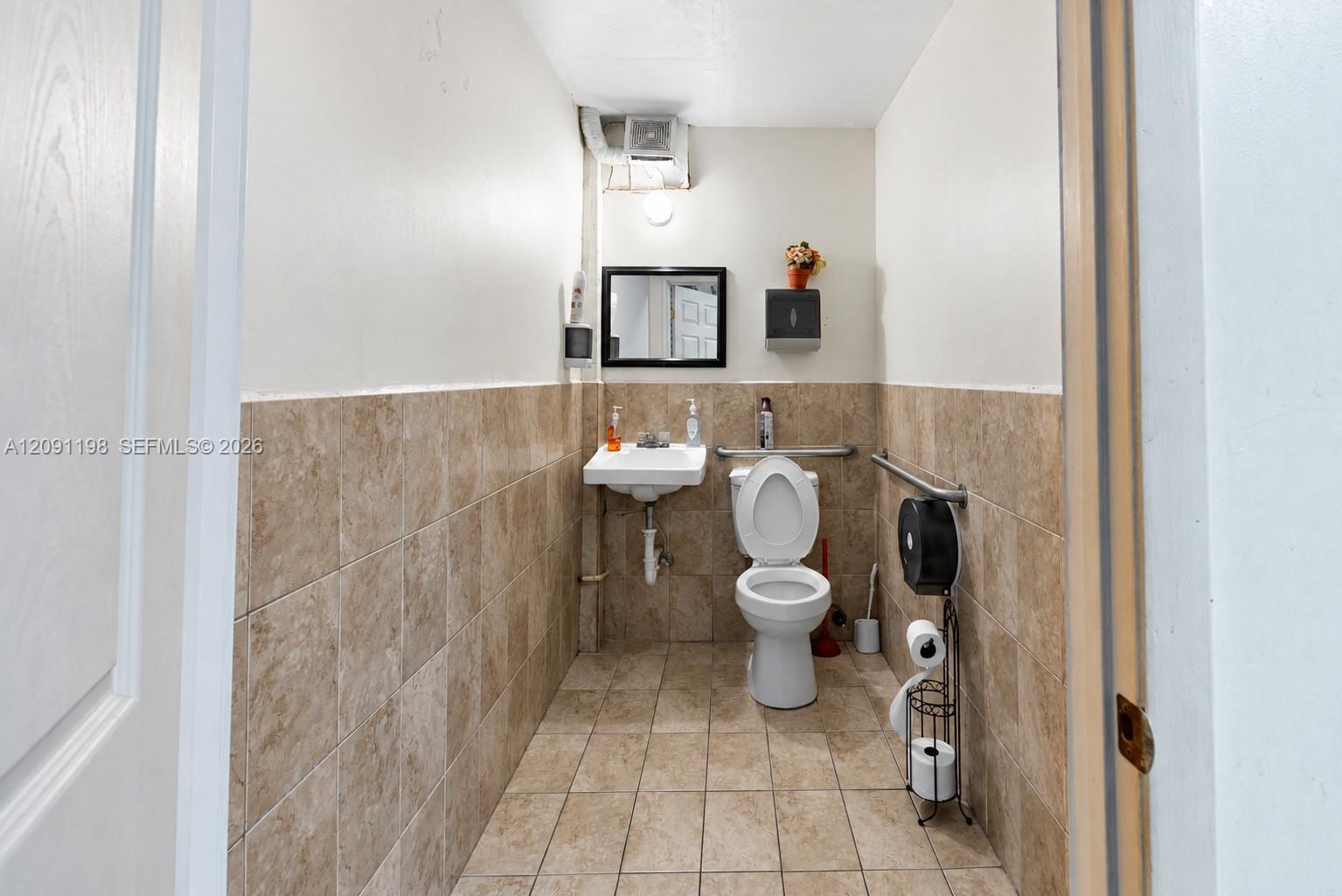 2401 Nw 79th Street Property Photo 5