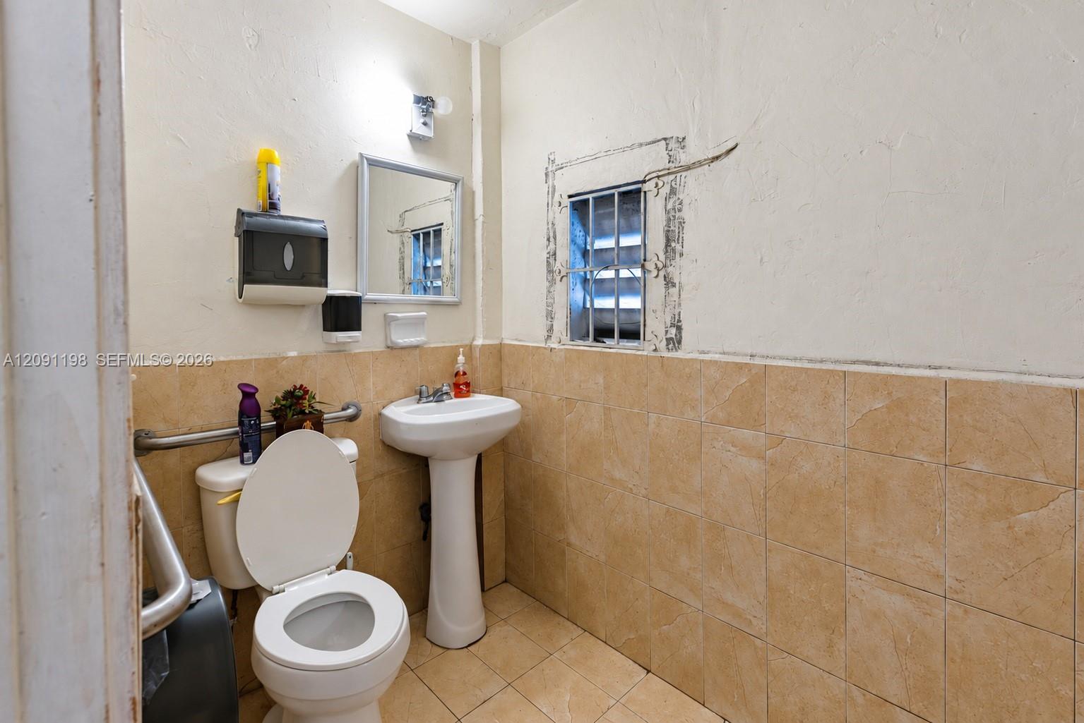 2401 Nw 79th Street Property Photo 6