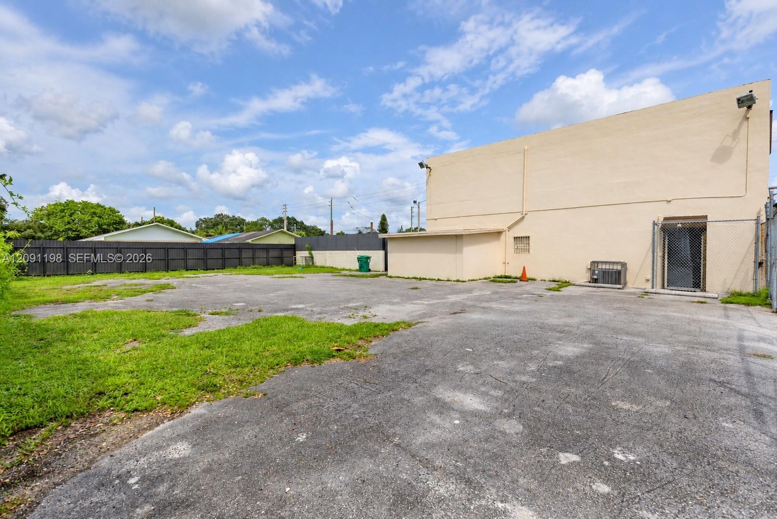 2401 Nw 79th Street Property Photo 13