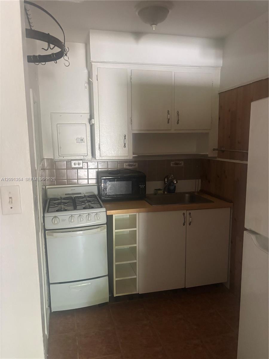 1030 Snapper Lane Property Photo 8