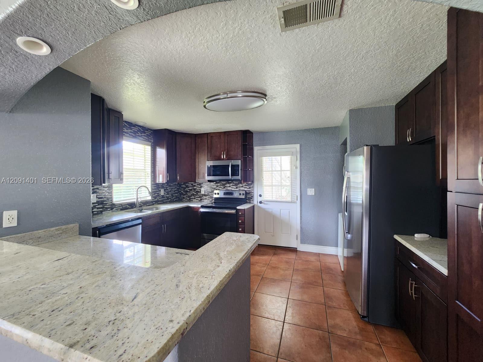 416 Banyon Tree Circle 108 Property Photo 3