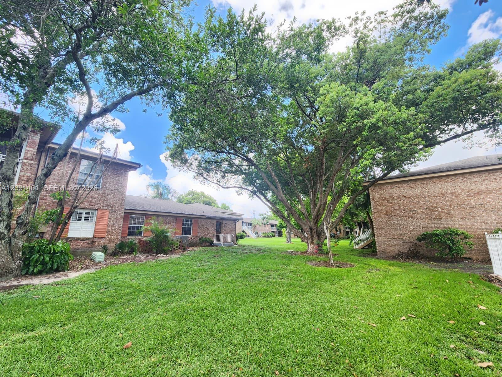 416 Banyon Tree Circle 108 Property Photo 9