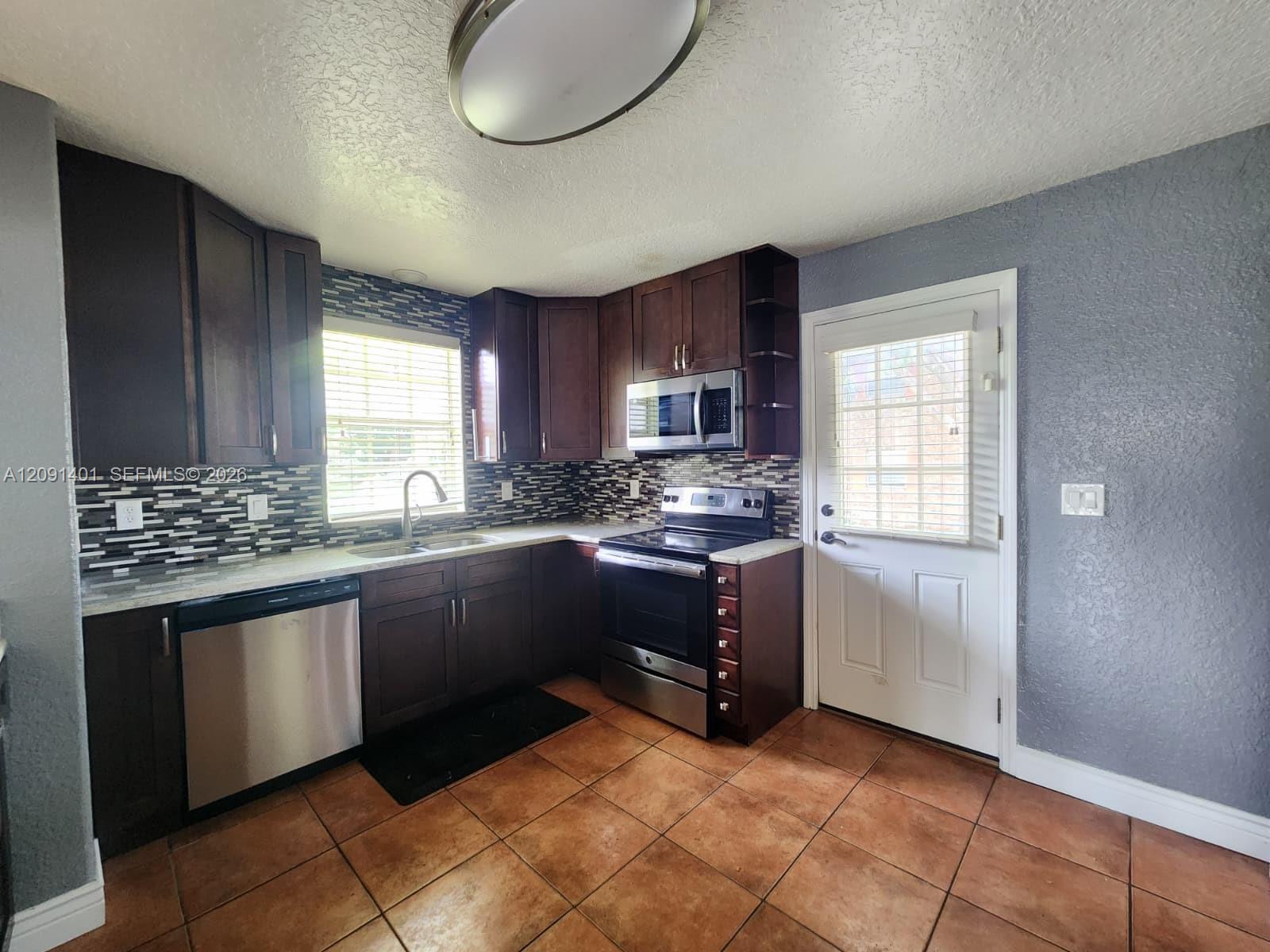 416 Banyon Tree Circle 108 Property Photo 23