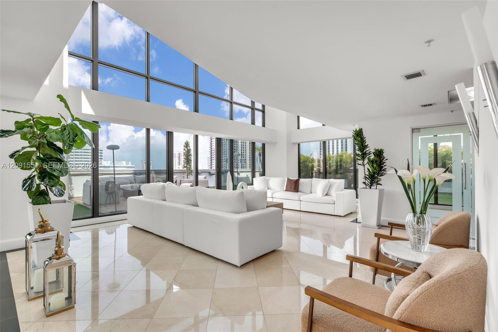 100 N Federal Highway 1 Property Photo 1