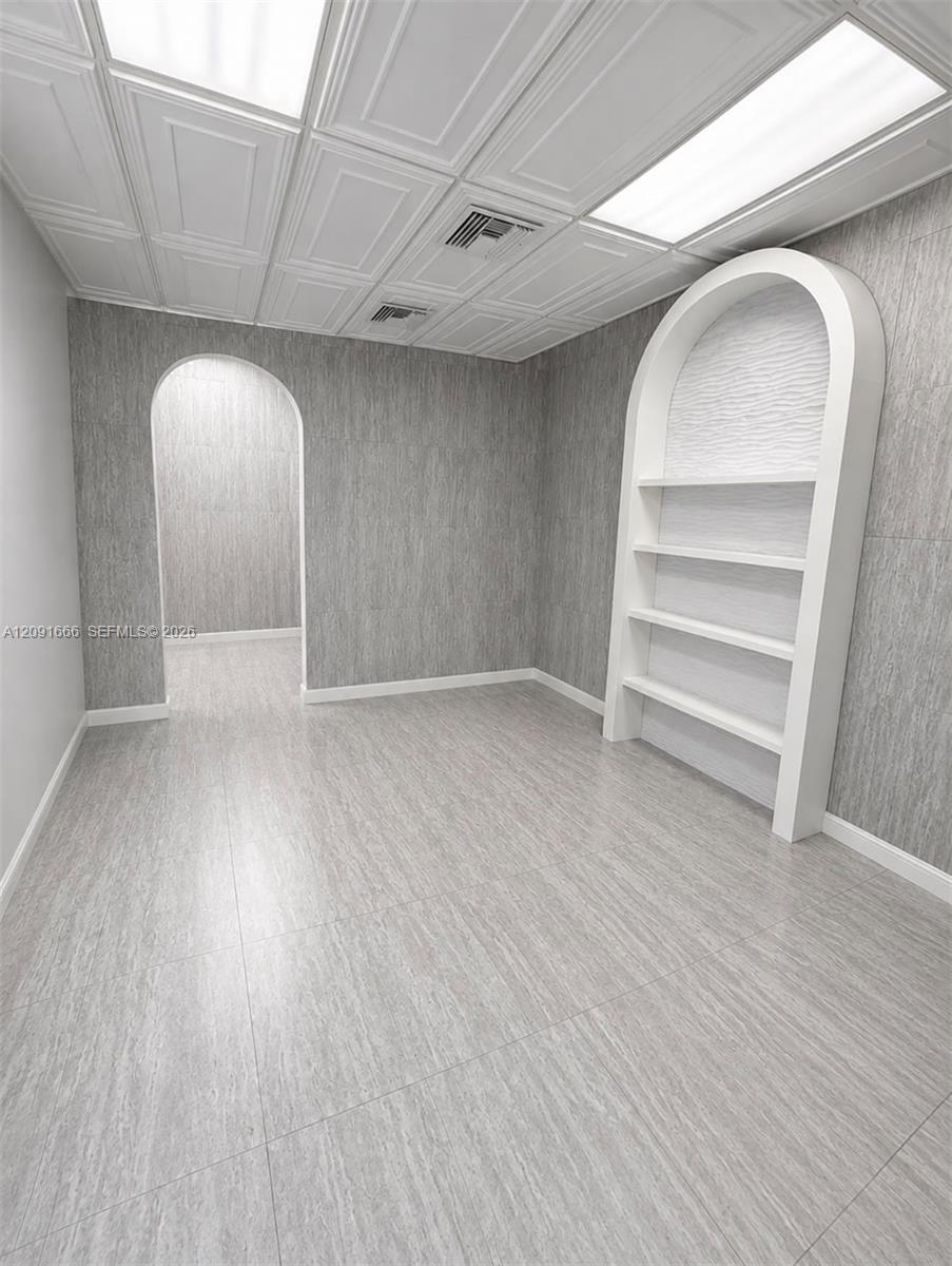 21000 W Dixie Highway Property Photo 2